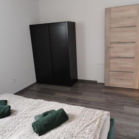 Apartman Pri Parku Solcany Eksteriør billede