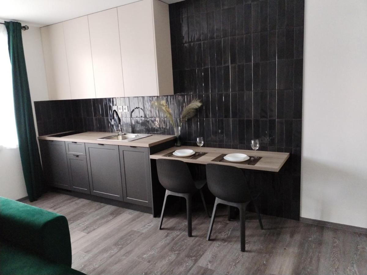 Apartman Pri Parku Solcany Eksteriør billede